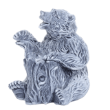 Медведь играющий на пне (мрамолит)